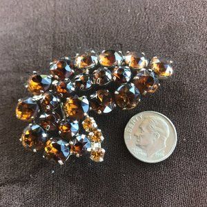 GRANDMAS  BROWN RHINESTONE BROOCH